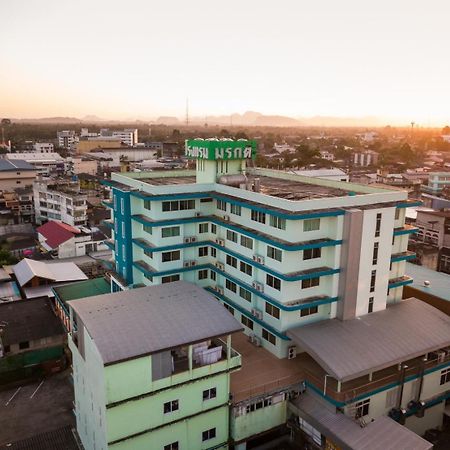 Hotel Morakot Twin Chumpon Extérieur photo