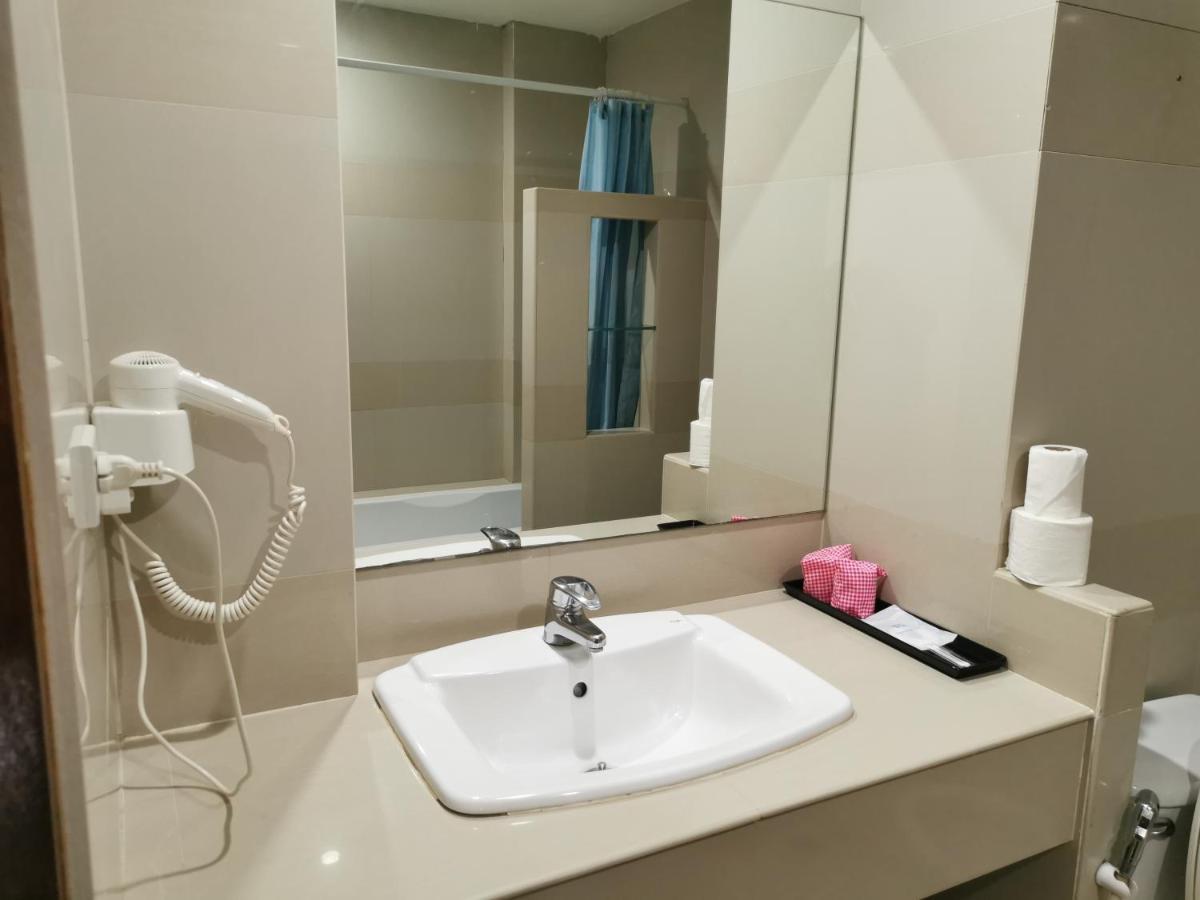 Hotel Morakot Twin Chumpon Extérieur photo