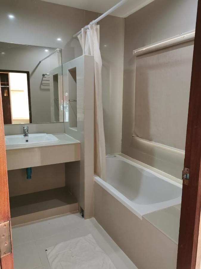Hotel Morakot Twin Chumpon Extérieur photo