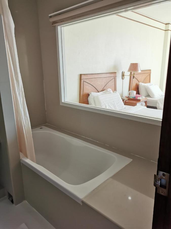 Hotel Morakot Twin Chumpon Extérieur photo