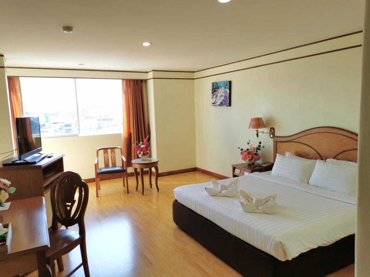 Hotel Morakot Twin Chumpon Extérieur photo