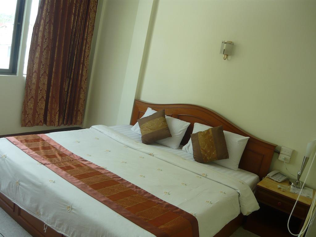 Hotel Morakot Twin Chumpon Chambre photo