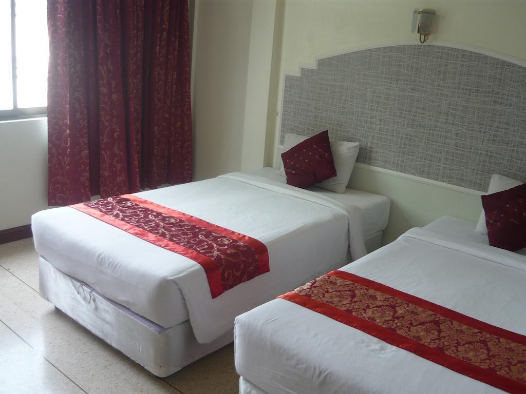Hotel Morakot Twin Chumpon Chambre photo