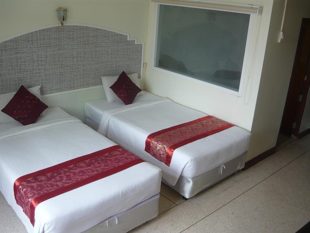 Hotel Morakot Twin Chumpon Extérieur photo