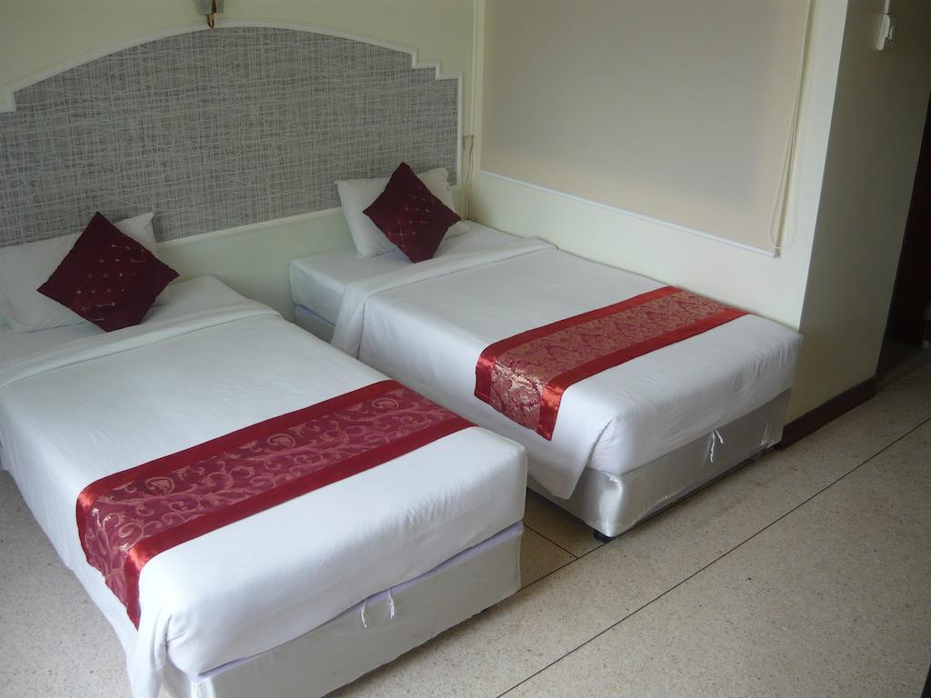 Hotel Morakot Twin Chumpon Chambre photo