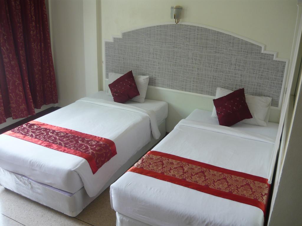Hotel Morakot Twin Chumpon Chambre photo