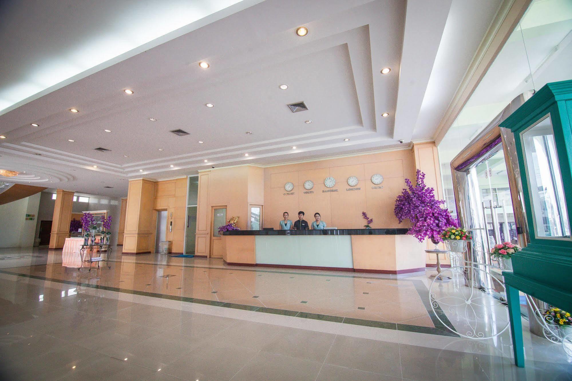 Hotel Morakot Twin Chumpon Extérieur photo